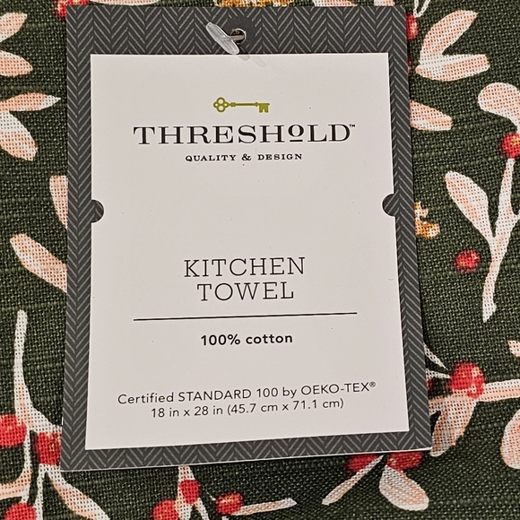 Threshold 3 Cotton Kitchen Towels Green With Winter Berries Kitchen … - Picture 2 of 6